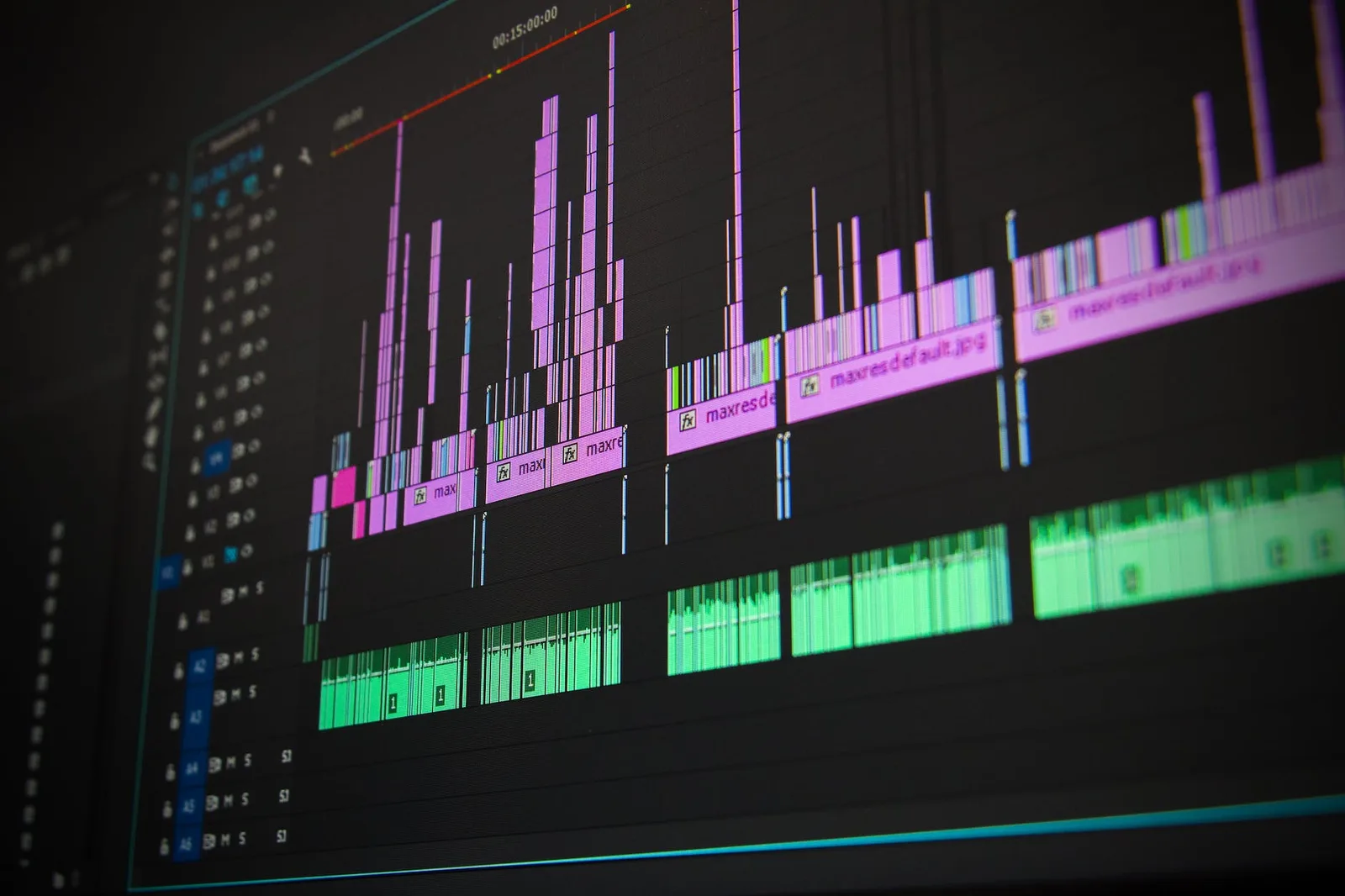 Pro Tools Vs Logic Pro: Choosing the Right DAW (2024)